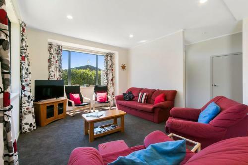 The Bowentown Bach - Waihi Beach Holiday Home