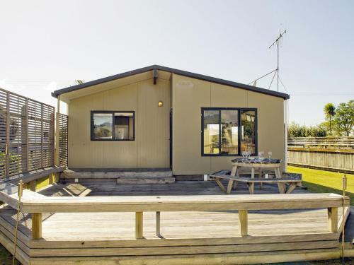 Korolevu Beach House - Whangamata Holiday Home