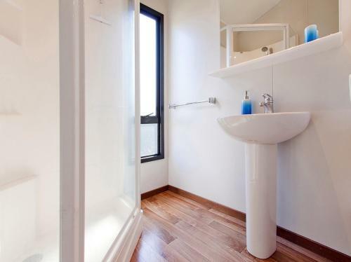 Korolevu Beach House - Whangamata Holiday Home