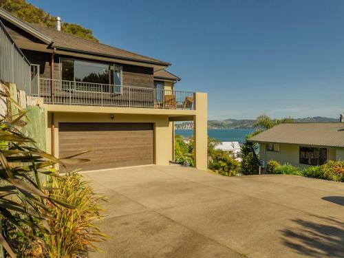 View From The Top - Whitianga Holiday Home