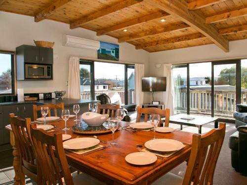 Whakaipo Views - Taupo Holiday Home