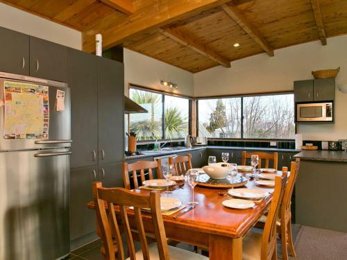 Whakaipo Views - Taupo Holiday Home