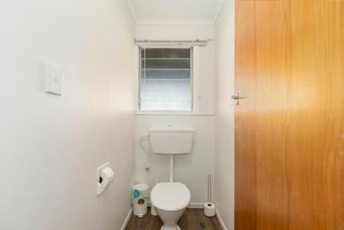 Wander To Wakeman - Acacia Bay Downstairs Holiday Unit