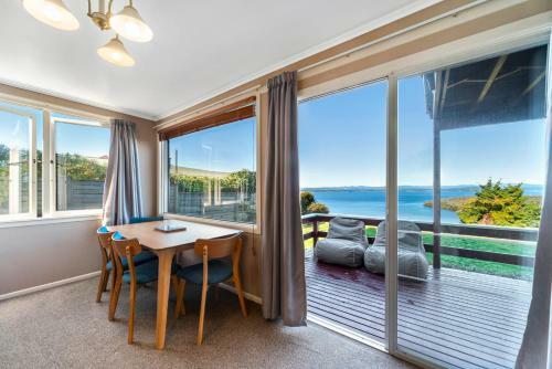 Wander To Wakeman - Acacia Bay Downstairs Holiday Unit