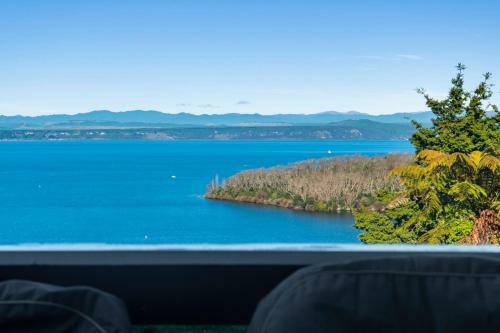 Wander To Wakeman - Acacia Bay Downstairs Holiday Unit