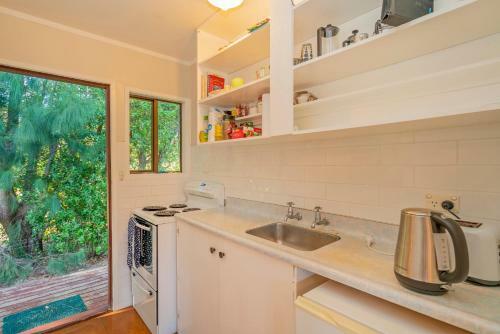 Tui Cottage - Hahei Holiday Bach