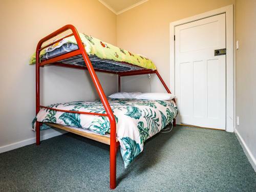 Old Railway Cottage - Ohakune Holiday Home