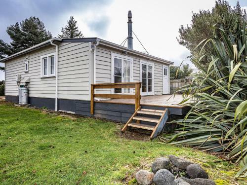 Old Railway Cottage - Ohakune Holiday Home