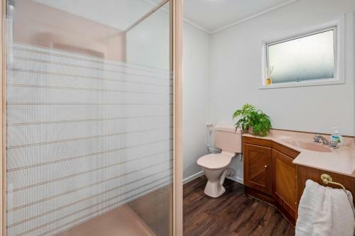 Lakefront Beauty - Hannahs Bay Holiday Home