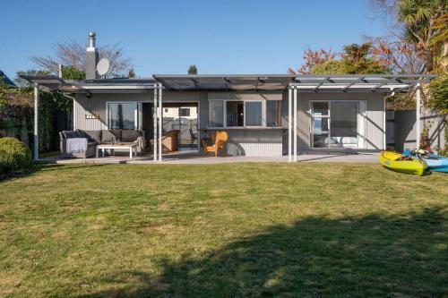 Lakefront Beauty - Hannahs Bay Holiday Home