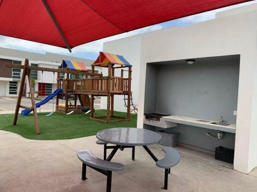 New House / Vip / 1 Block To The Beach
