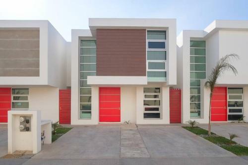 New House / Vip / 1 Block To The Beach