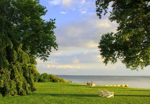 Bed & Breakfast Sandaway Waterfront Lodging