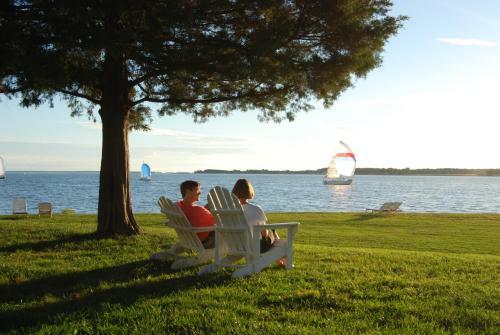 Bed & Breakfast Sandaway Waterfront Lodging