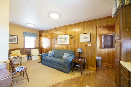 Bed & Breakfast Sandaway Waterfront Lodging