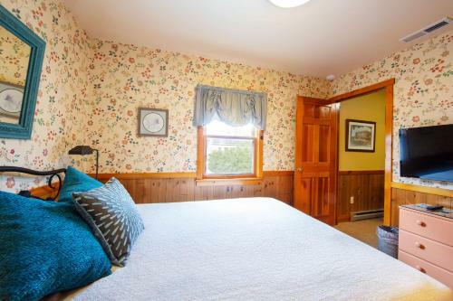 Bed & Breakfast Sandaway Waterfront Lodging