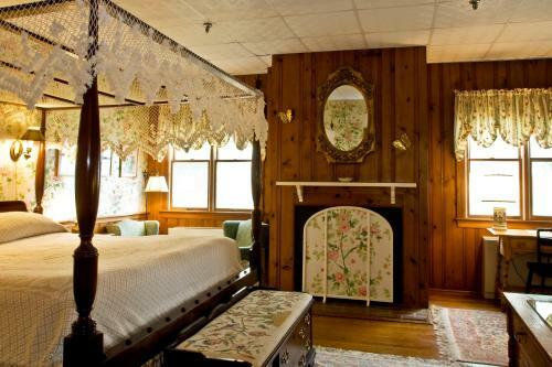 Bed & Breakfast Sandaway Waterfront Lodging