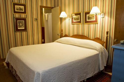 Bed & Breakfast Sandaway Waterfront Lodging