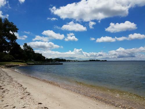 Bed & Breakfast Sandaway Waterfront Lodging