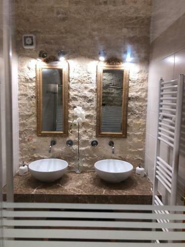 Hostal ?enonas Kourites