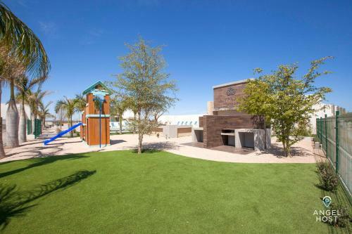 New Residential Area Private Patio And Parking Plus Pool Onsite