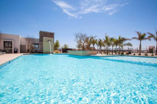 New Residential Area Private Patio And Parking Plus Pool Onsite