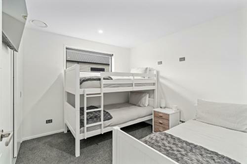 Bridesdale Views - Lake Hayes Holiday Home