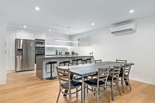 Bridesdale Views - Lake Hayes Holiday Home