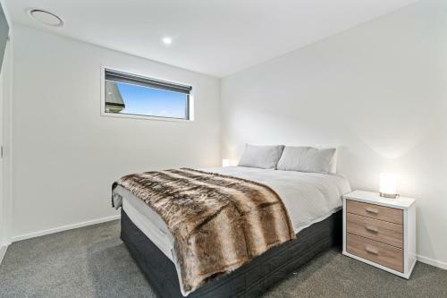 Bridesdale Views - Lake Hayes Holiday Home