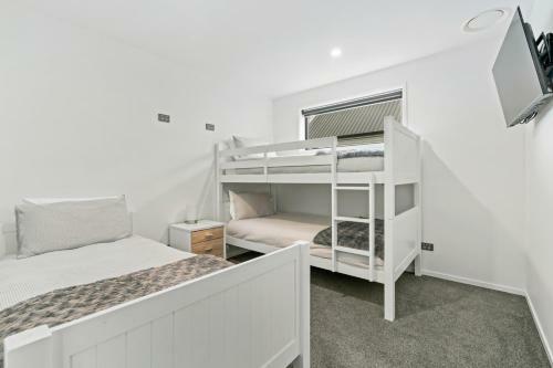 Bridesdale Views - Lake Hayes Holiday Home
