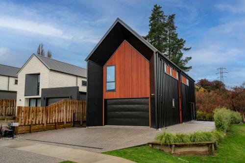 Bridesdale Views - Lake Hayes Holiday Home