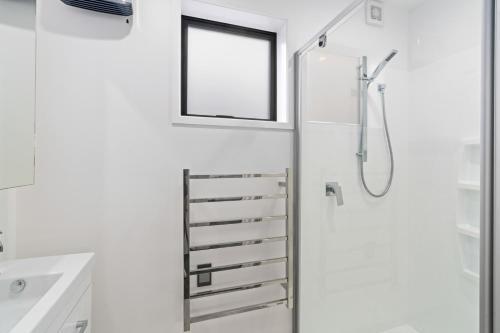 Bridesdale Views - Lake Hayes Holiday Home