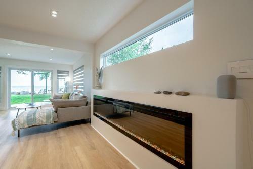 Phonest Lake House... Simple Serenity