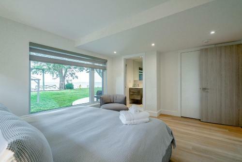 Phonest Lake House... Simple Serenity