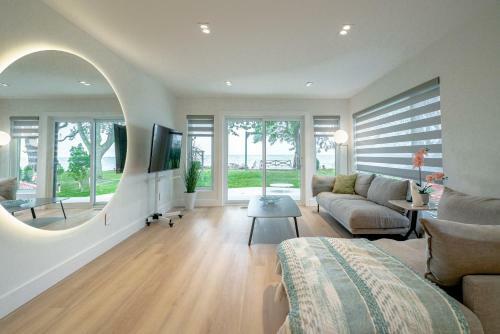 Phonest Lake House... Simple Serenity