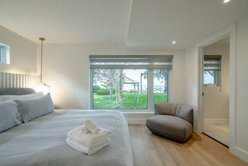Phonest Lake House... Simple Serenity