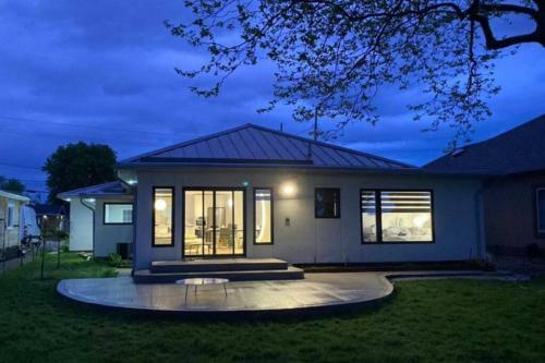 Phonest Lake House... Simple Serenity