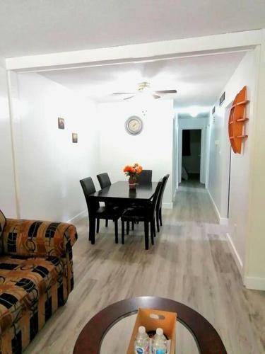 Apartamento Cheerful 3-bedroom Home In Prime Location