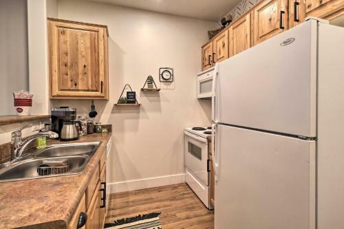 Apartamento Rustic-chic Overgaard Condo With Fishing Pond!