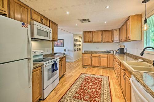 Incredible Munds Park Cabin With Guest Cottage!