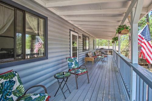 Quaint Show Low Cabin With 2 Decks And Gas Grill!