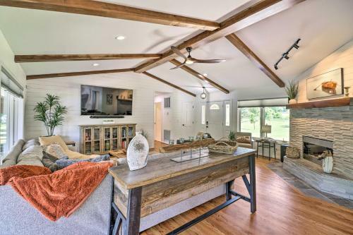 Cotter Home With Direct Access To White River!