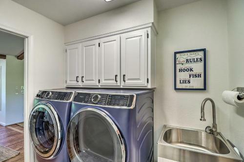 Cotter Home With Direct Access To White River!