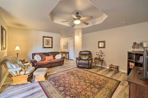 Convenient Centerton Retreat With Deck And Yard!