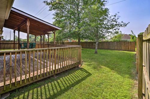 Convenient Centerton Retreat With Deck And Yard!