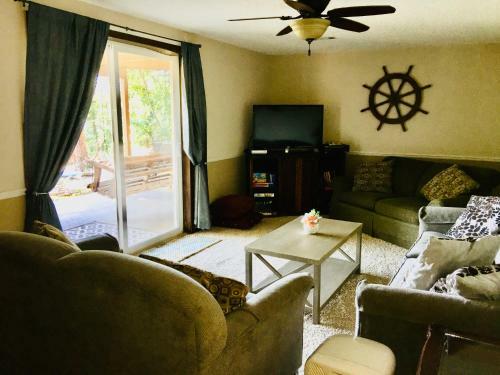 Greers Ferry Lake View Home 4br, 2ba