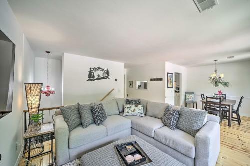 Stunning Bella Vista Retreat With Lake Access!