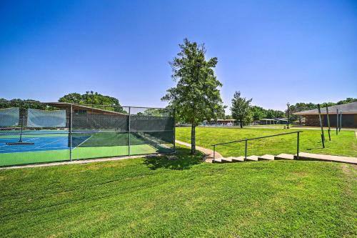 Stunning Bella Vista Retreat With Lake Access!