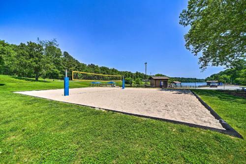 Stunning Bella Vista Retreat With Lake Access!
