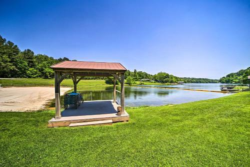 Stunning Bella Vista Retreat With Lake Access!